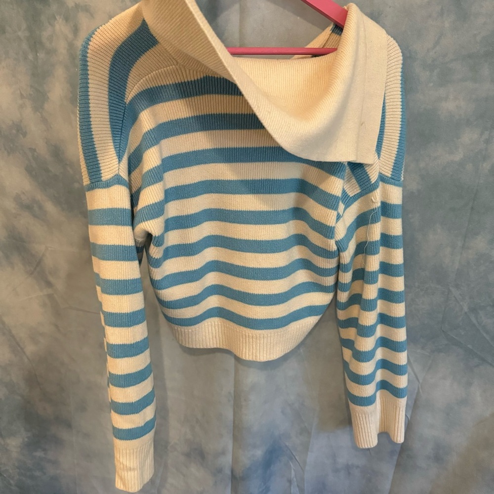 Simply Jules blue and white striped cropped sweater • size medium 

5 - Picture 4 of 4